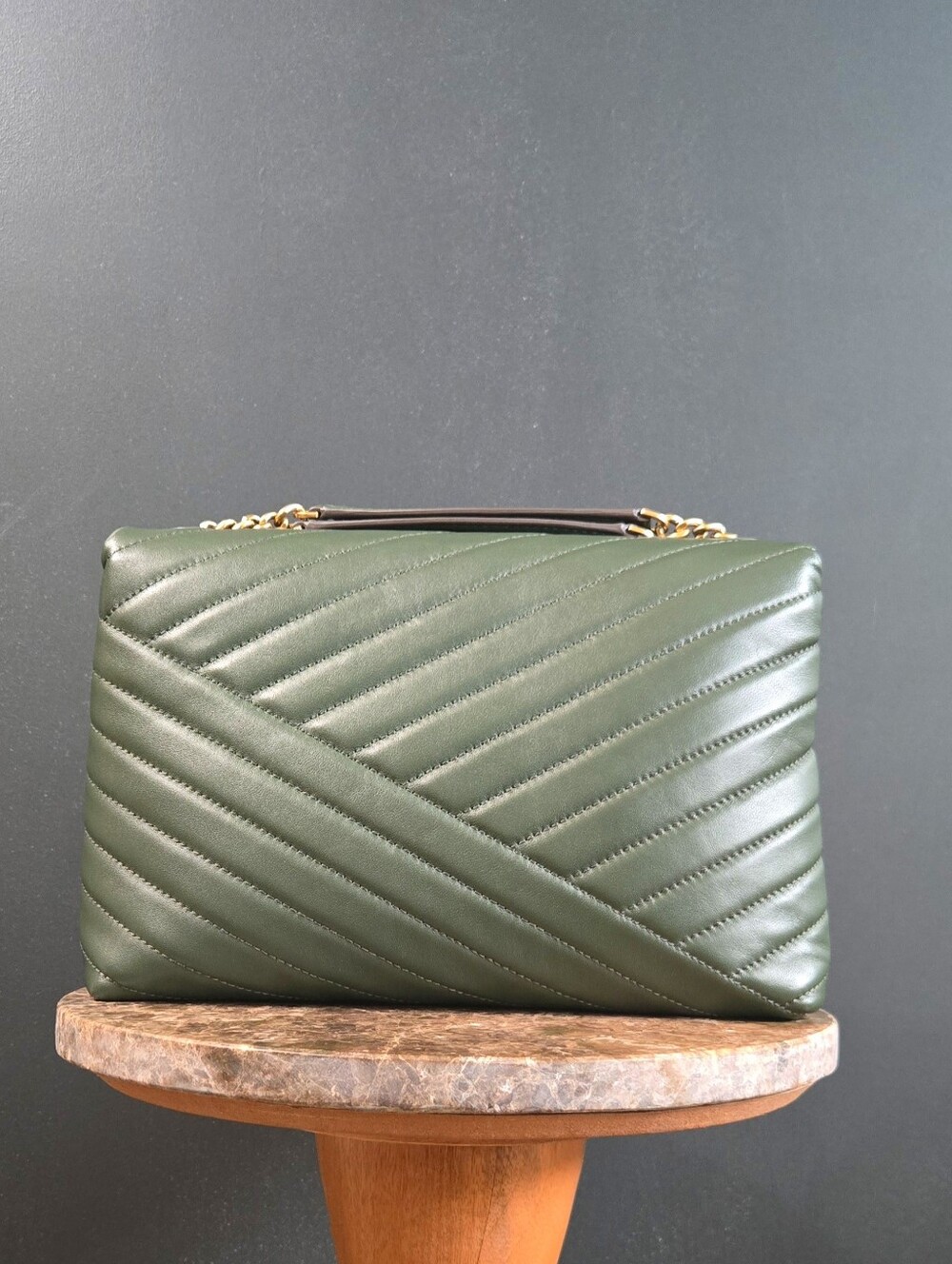 tory burch | kira chevron shoulder bag | lambskin | quilted | green | gold - Picture 2 of 12